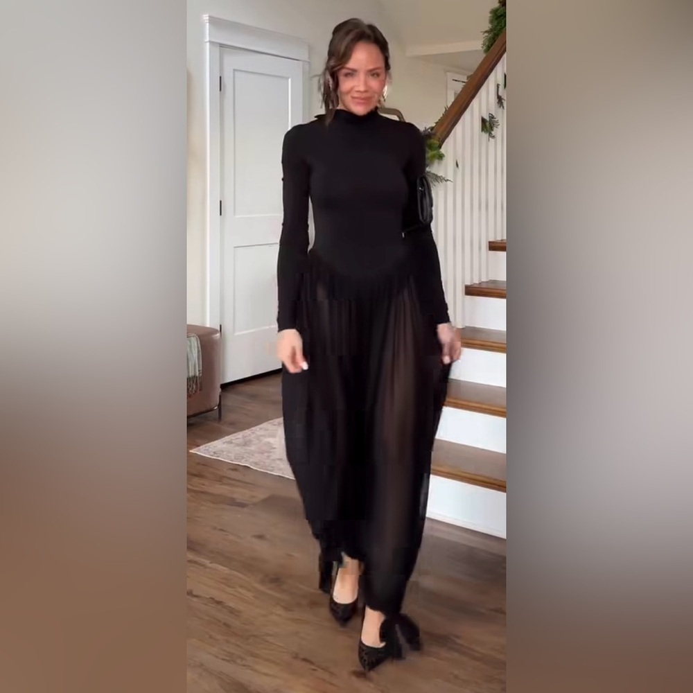 TREND NEW ZARA VOLUME JUMPSUIT
🚨FIRM PRICE NO DISCOUNT ON THIS JUMPSUIT - Picture 11 of 17